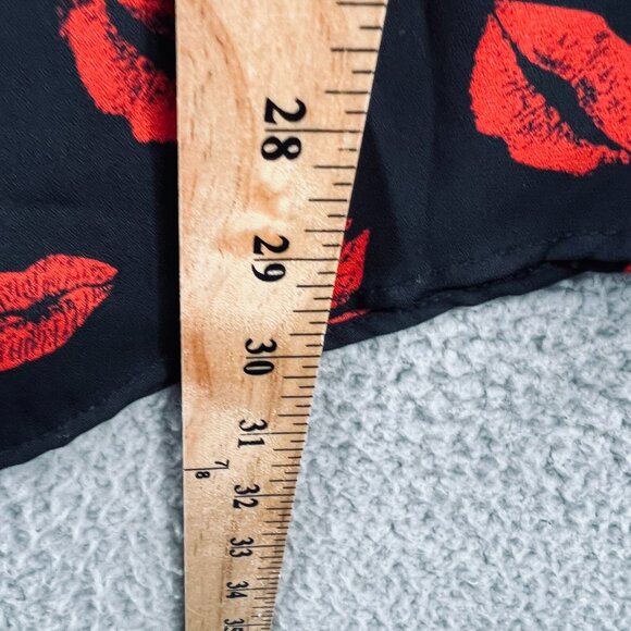 Torrid Womens Georgette Top 3 3X Red Black Lip Kiss Print Going Out Night Out - Picture 9 of 9